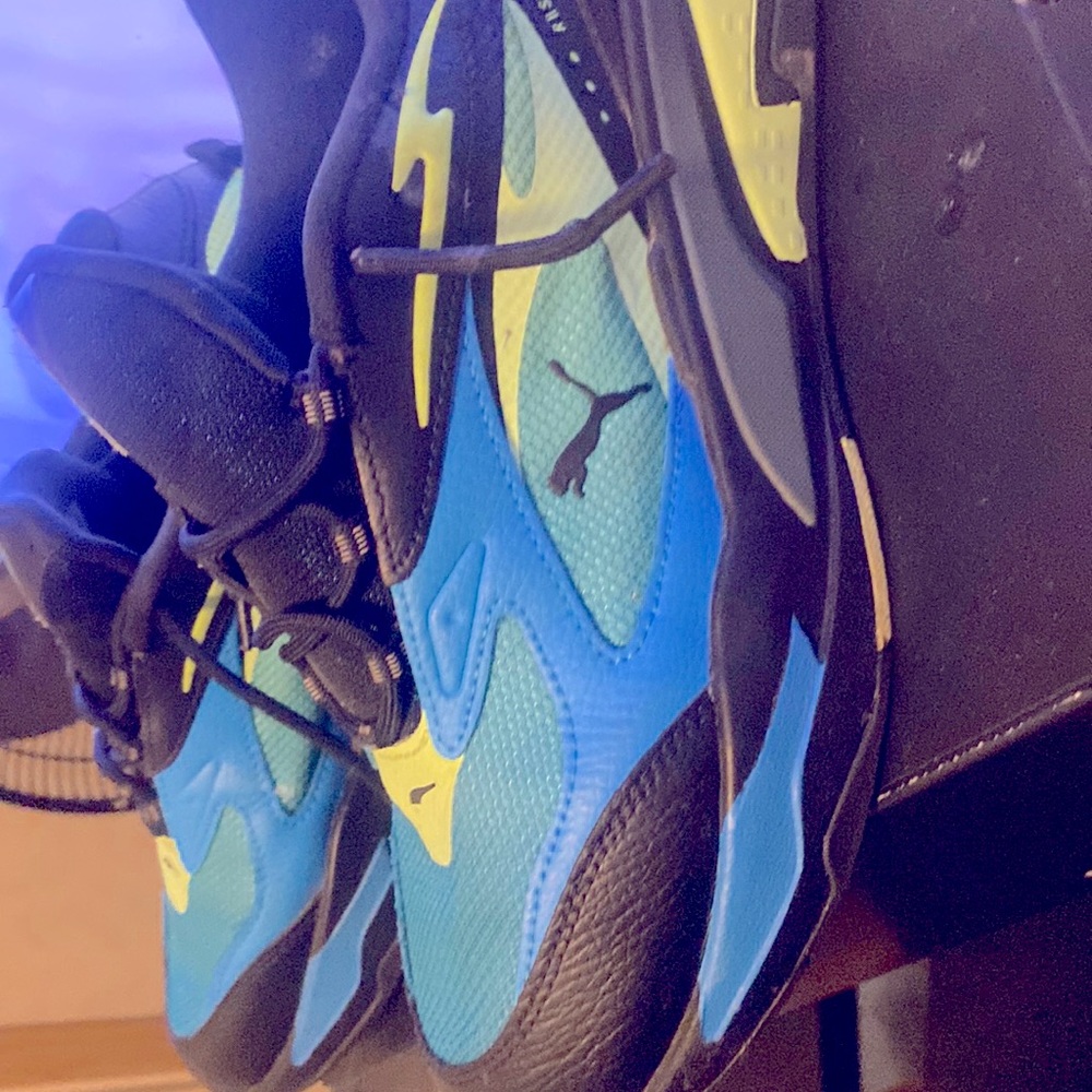 I’m selling my pumas I only wore once hood condition for the low